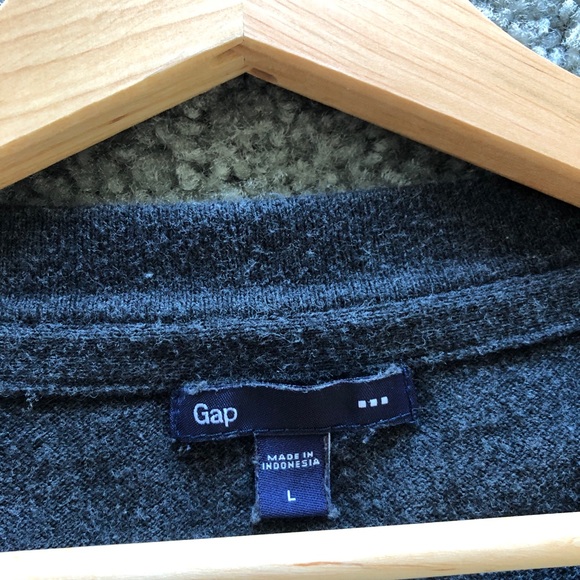 Swanky gray Gap cardigan! - Picture 3 of 5